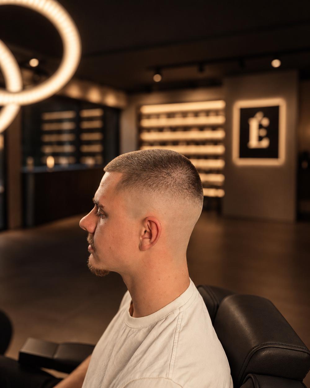 Kurzer Crop mit High Fade