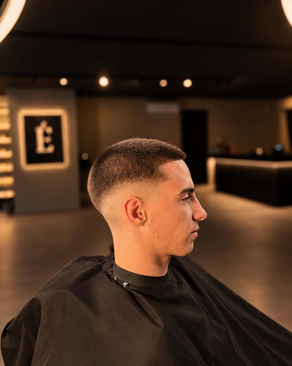 Buzz Cut mit Mid Fade