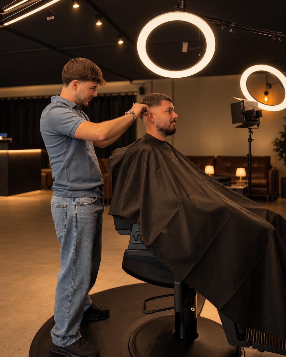 Barber bei der Arbeit im Élysée in Steyr